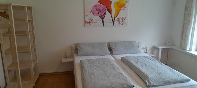 Schlafzimmer mit Bio- Vollholzmöben